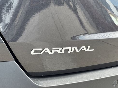 Used 2026 Kia Carnival FWD image 30