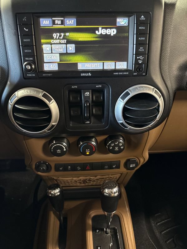 Used 2015 Jeep Wrangler Unlimited Sahara w/ Connectivity Group AWD/4WD image 41