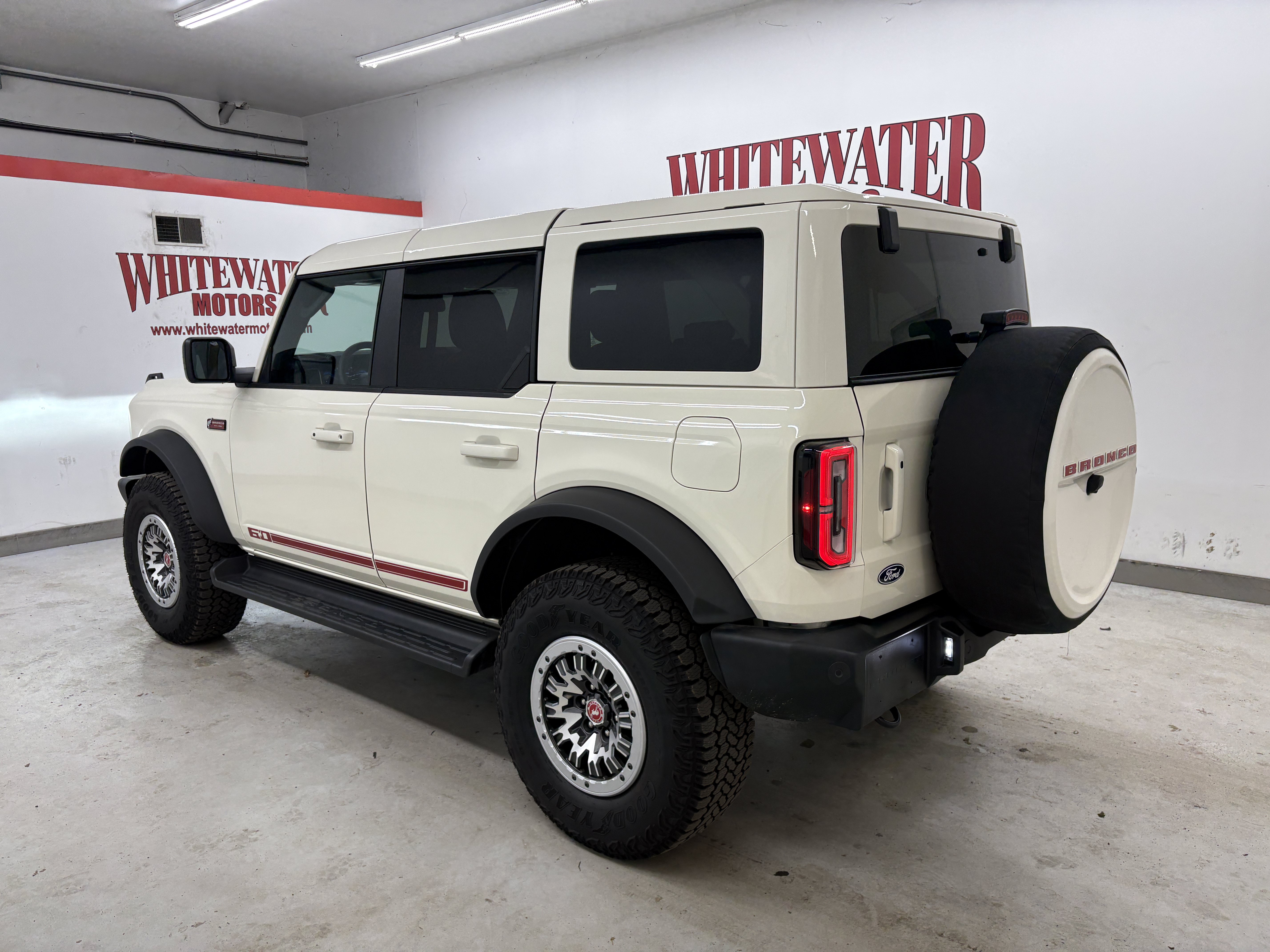 Used 2026 Ford Bronco Outer Banks w/ Sasquatch Package AWD/4WD image 2