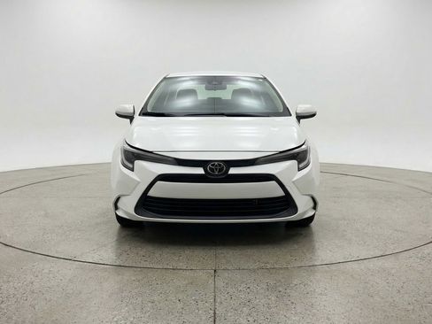 Used 2025 Toyota Corolla LE FWD image 2