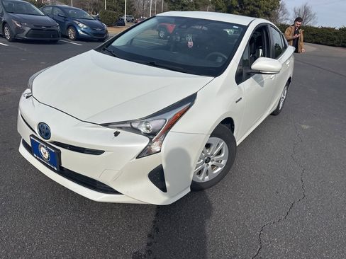 Used 2017 Toyota Prius Two w/ Carpet Mat Package image 1