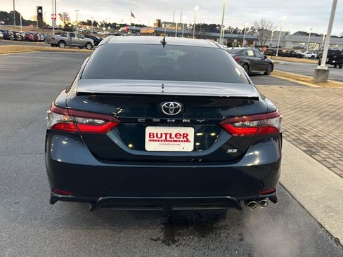 Certified 2021 Toyota Camry SE image 4