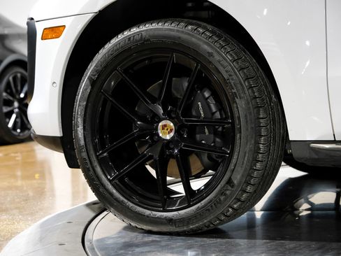 Used 2024 Porsche Macan image 60