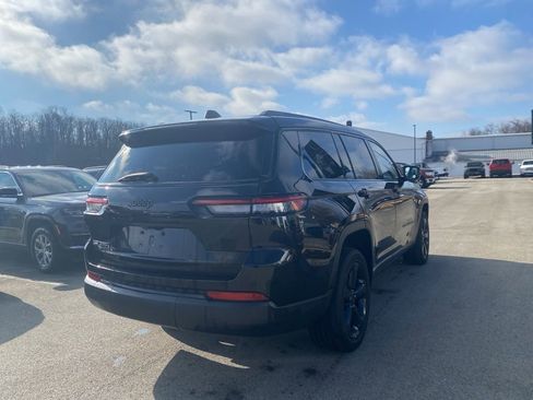 Used 2023 Jeep Grand Cherokee L Laredo image 2