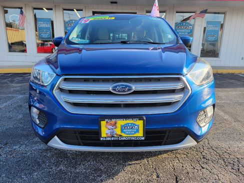 Used 2019 Ford Escape SE FWD image 2