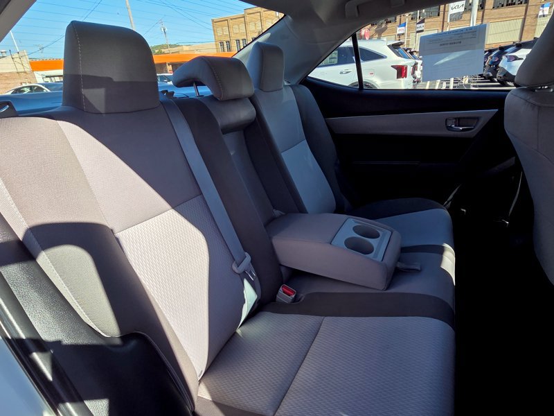 Used 2018 Toyota Corolla LE FWD image 16