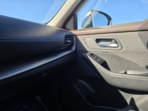 Used 2023 Nissan Rogue SV AWD/4WD image 28