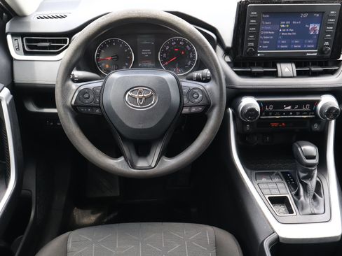 Used 2022 Toyota RAV4 XLE AWD/4WD image 9