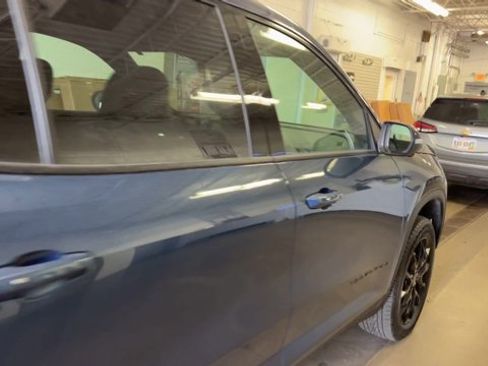 Used 2024 Chevrolet Traverse LT w/ Midnight/Sport Edition image 9