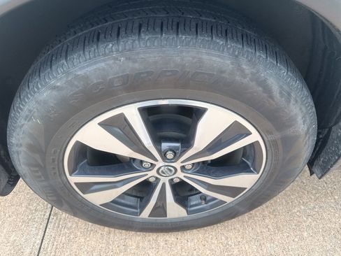 Used 2021 Nissan Murano S image 11