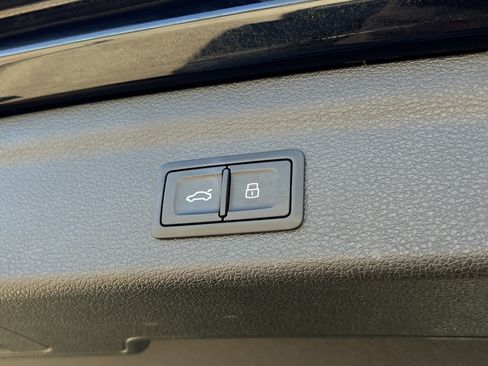 Used 2020 Audi Q3 2.0T Premium image 38