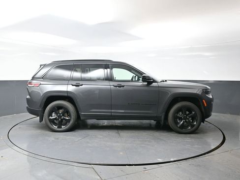 New 2026 Jeep Grand Cherokee Limited w/ Limited Altitude Package AWD/4WD image 2