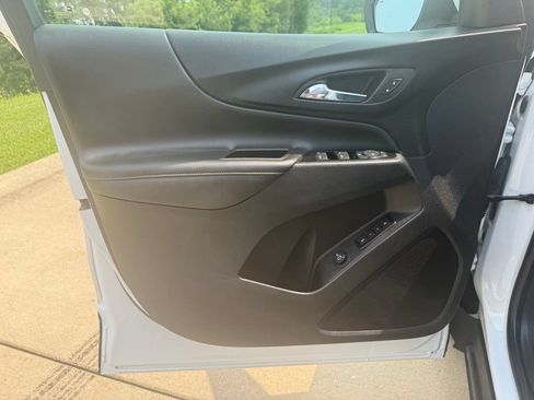 Used 2022 Chevrolet Equinox Premier FWD image 27