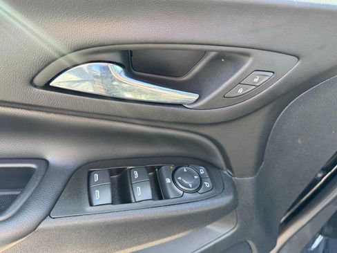 Used 2023 Chevrolet Equinox LT FWD image 16