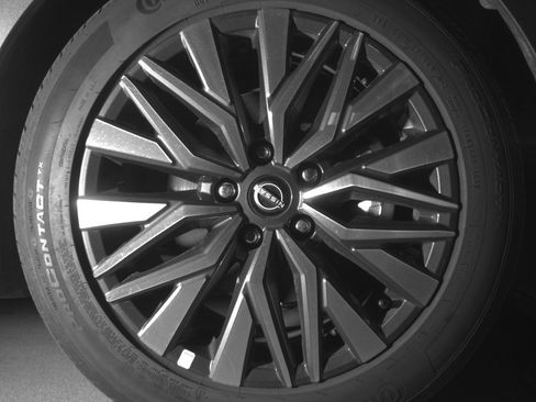 Used 2025 Nissan Altima 2.5 SV image 13