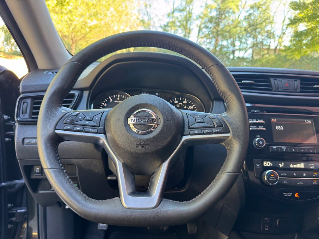 Used 2017 Nissan Rogue SV AWD/4WD image 13