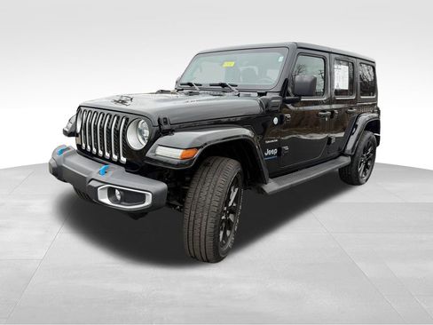 Used 2023 Jeep Wrangler Unlimited Sahara w/ Cold Weather Group image 3