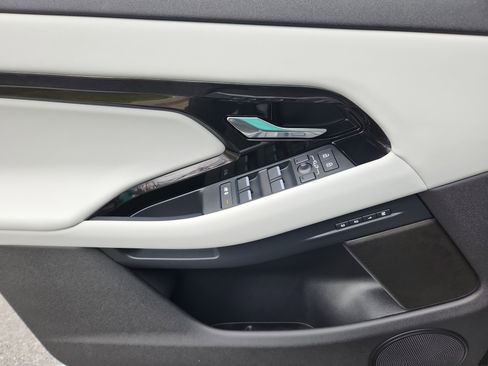 Certified 2026 Land Rover Range Rover Evoque S image 25