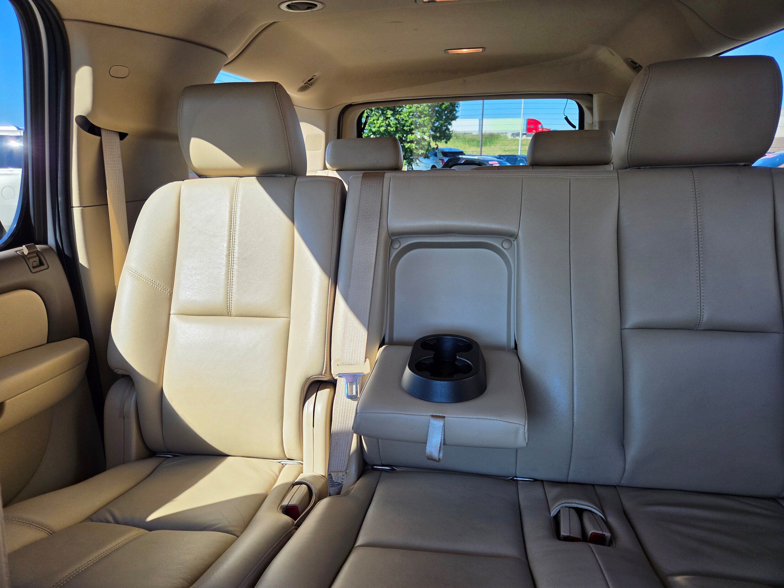 Used 2012 GMC Yukon XL SLT w/ SLT-2 Equipment Package AWD/4WD image 8