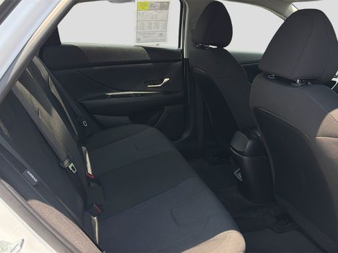 Certified 2025 Hyundai Elantra SE FWD image 25