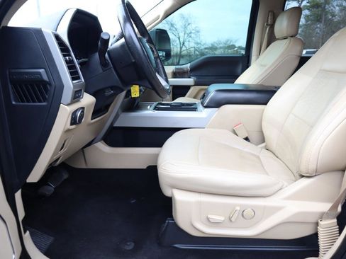 Used 2019 Ford F350 Lariat image 13