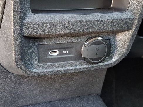 Used 2024 Volkswagen Tiguan SE AWD/4WD image 10