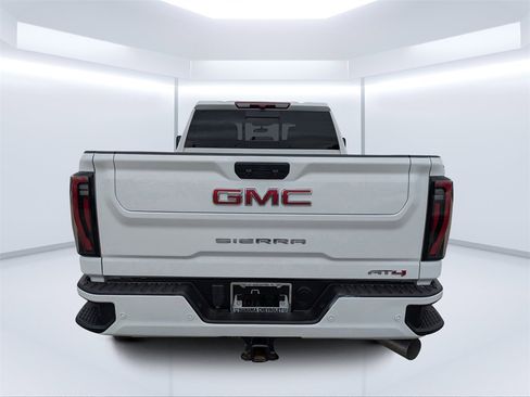 Used 2024 GMC Sierra 2500 AT4 w/ AT4 Preferred Package image 4