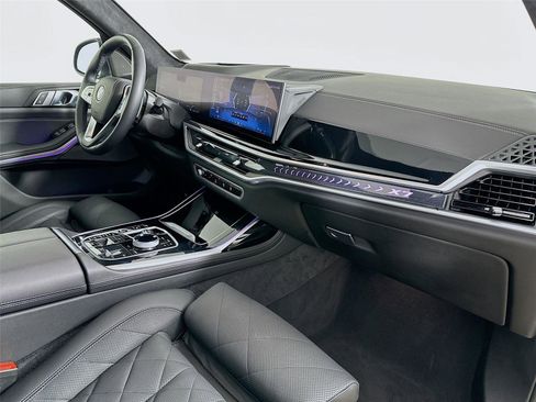 Certified 2024 BMW X7 xDrive40i w/ Executive Package image 32
