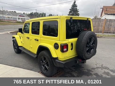 Used 2022 Jeep Wrangler Unlimited Sahara AWD/4WD image 14