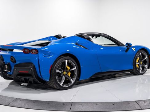 Used 2024 Ferrari SF90 Spider image 3