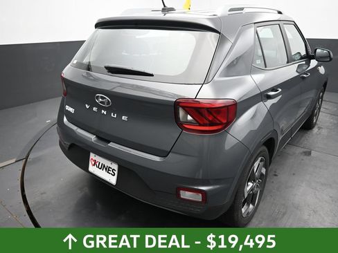 Used 2025 Hyundai Venue SEL FWD image 15