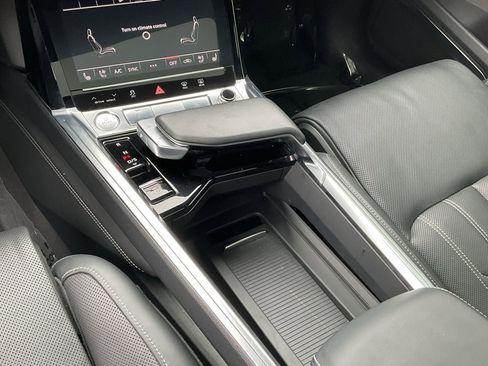Used 2019 Audi e-tron Prestige w/ Prestige Package image 43