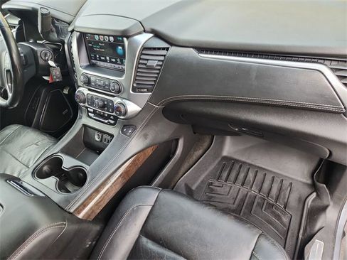 Used 2018 Chevrolet Suburban LT image 27