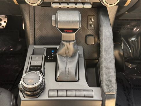 Used 2024 Toyota Tacoma TRD Sport image 25