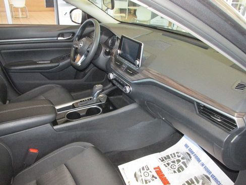 Used 2024 Nissan Altima 2.5 SV image 29