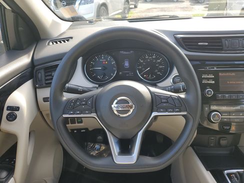 Used 2018 Nissan Rogue Sport SV image 17