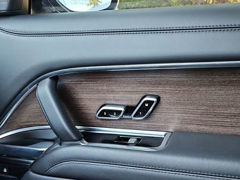 Used 2023 Land Rover Range Rover Long Wheelbase SE image 29