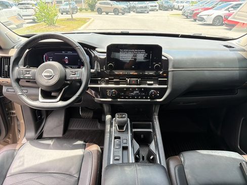Certified 2024 Nissan Pathfinder Platinum FWD image 33