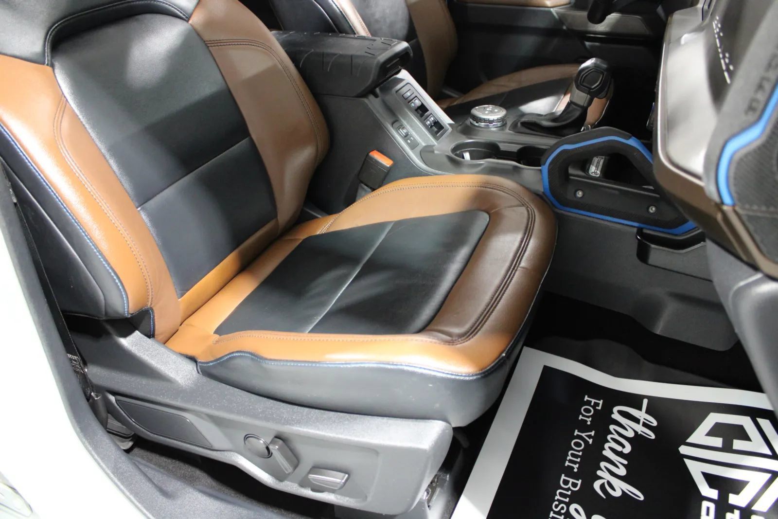 Used 2022 Ford Bronco Outer Banks AWD/4WD image 11