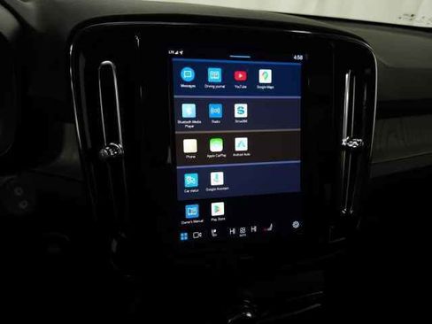 Certified 2025 Volvo XC40 B5 Core image 26