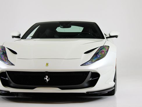 Used 2020 Ferrari 812 Superfast RWD image 16
