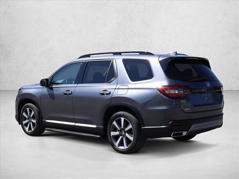 Used 2025 Honda Pilot Touring image 9