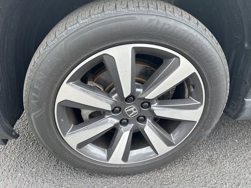 Used 2023 Honda Pilot Touring image 5