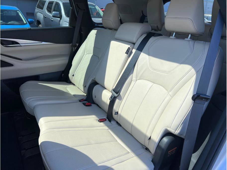 Used 2023 INFINITI QX60 Luxe w/ Cargo Package AWD/4WD image 9