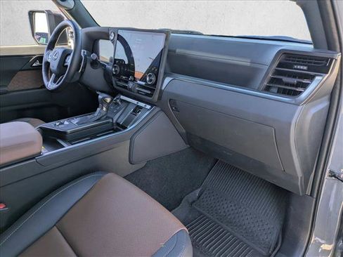 Used 2025 Lexus GX 550 image 18