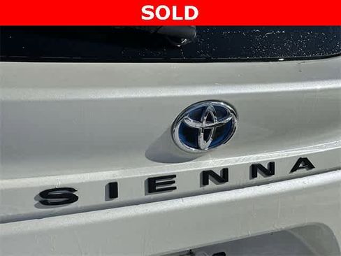Used 2021 Toyota Sienna XLE w/ XLE Plus Package image 20