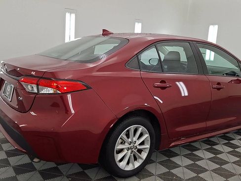 Used 2022 Toyota Corolla LE image 4