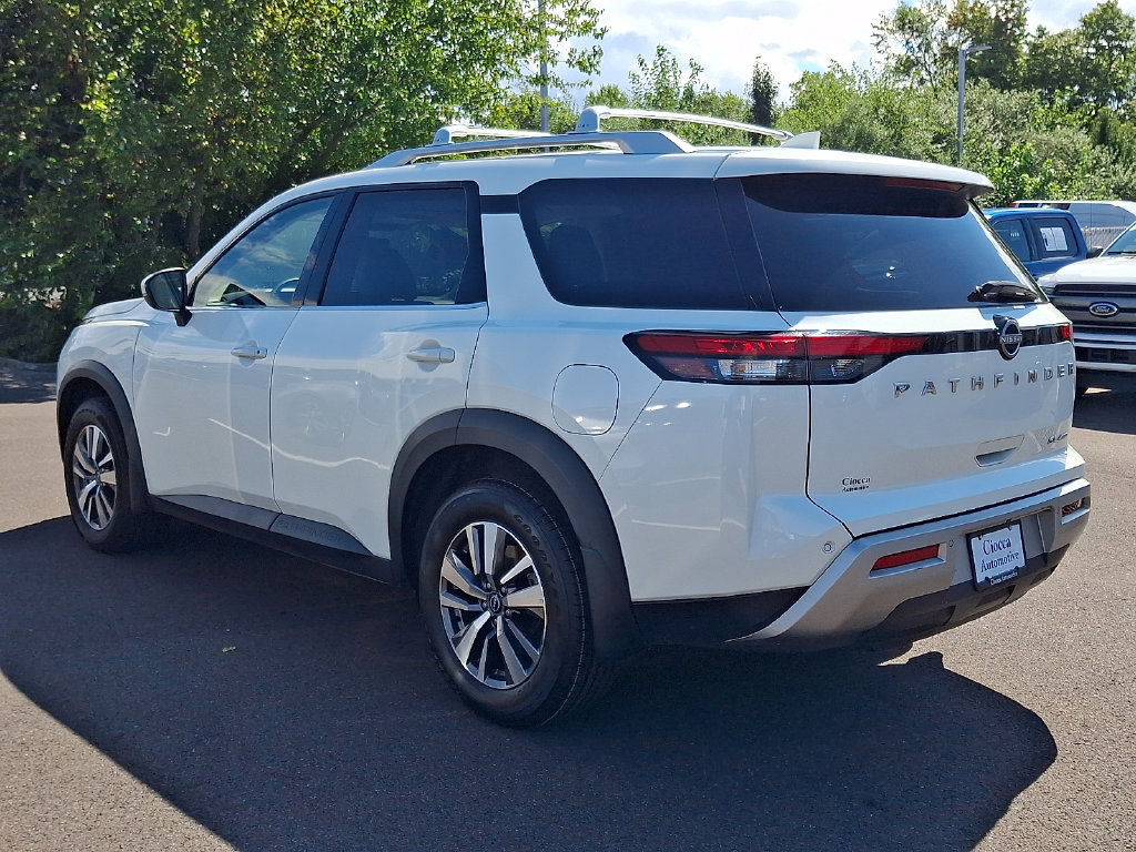 Used 2023 Nissan Pathfinder SL AWD/4WD image 7