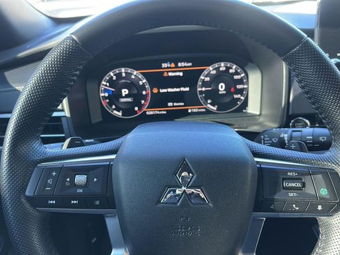 Used 2024 Mitsubishi Outlander SE Black Edition image 10