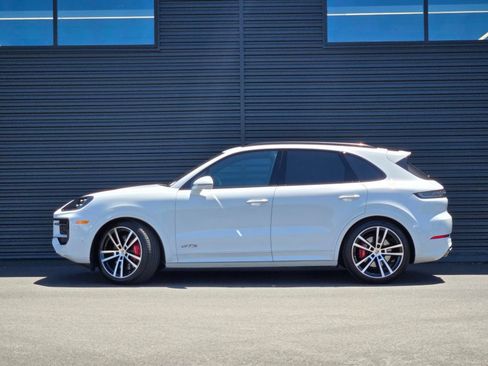 Certified 2026 Porsche Cayenne GTS AWD/4WD image 3
